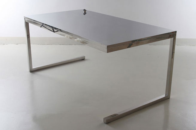 Liu Ding :Table, 2008 <br class=