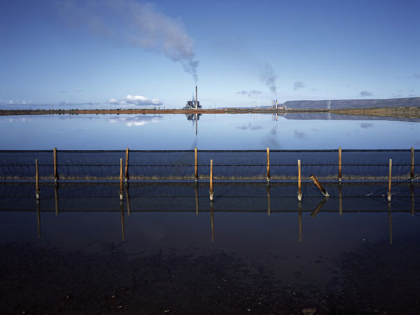 Nathalie Grenzhaeuser, Port Augusta Coal [Trespassing], 2009<br/>Lightjet Print, Eiche gewachst mit UV-Schutz Plexiglas<br/>113 x 147 cm, Edition: 5 + 2<br/>