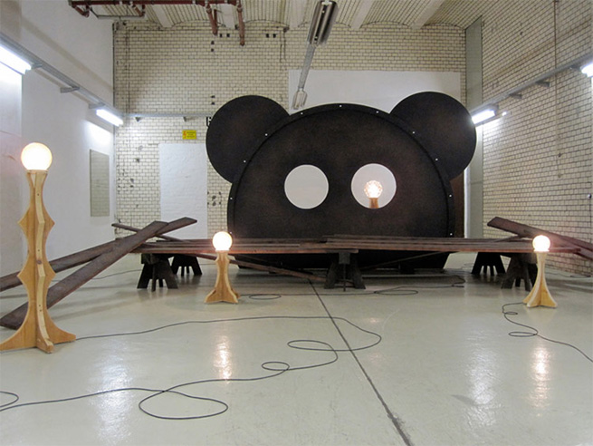 Thomas Moecker . Buehne   2010   wood, glass, acrylic   ca. 280 x 800 x 280 cm<br/>