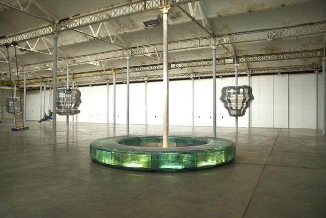 Winter/Hoerbelt, Looking Out, Facing In, 2008<br/>steel, coloured resin<br/>Le Lieu Unique, Nantes, France<br/>